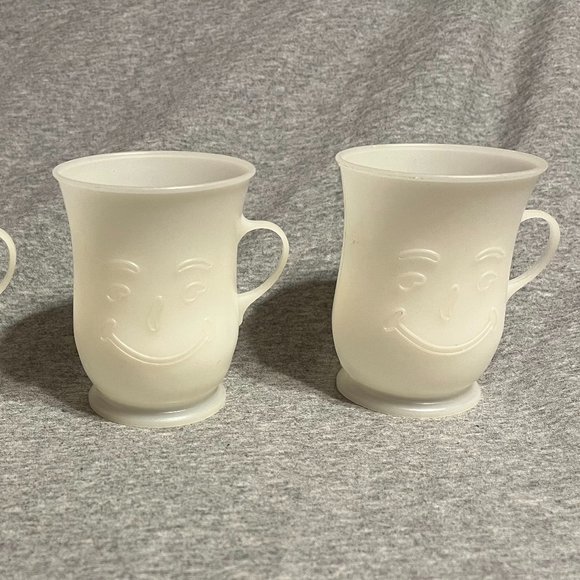 Kool-Aid Man Plastic Cup Set of 3, in the color white - Picture 3 of 11